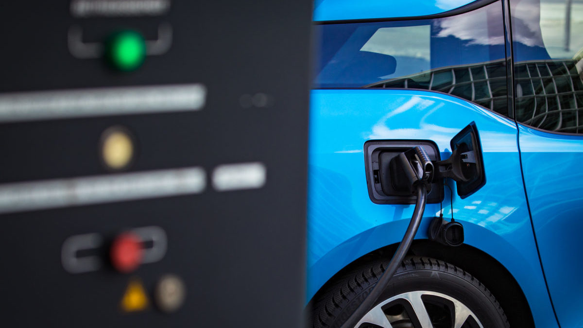 Veicoli elettrici: già nel 2023 più economici delle auto a combustione
