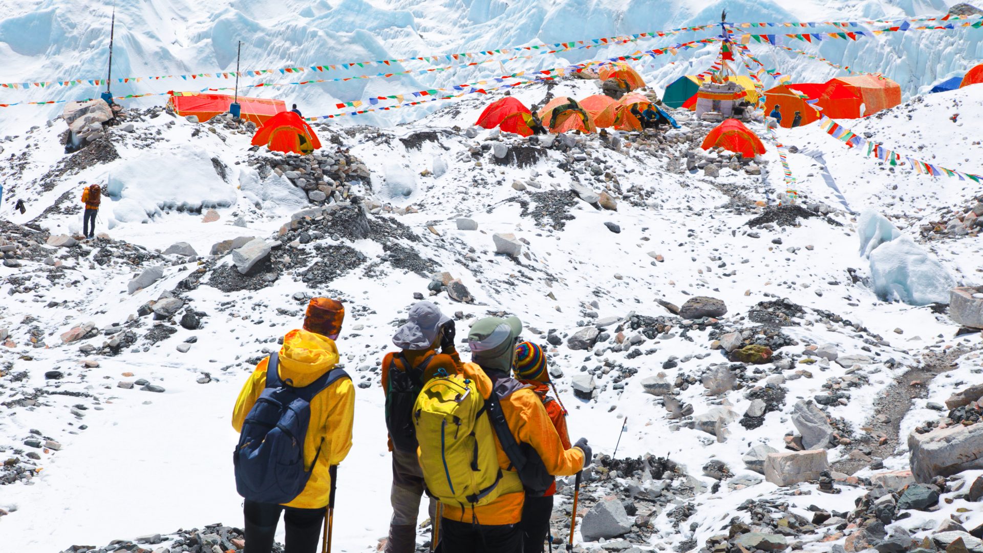 Rinnovabili • Vista del campo base sul Monte Everest Mount Everest - Foto: depositphotos