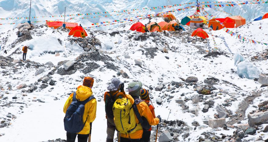 Rinnovabili • Vista del campo base sul Monte Everest Mount Everest - Foto: depositphotos