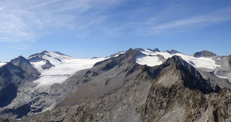 Rinnovabili • Ghiacciai alpini: perso il 50% della superficie in 100 anni