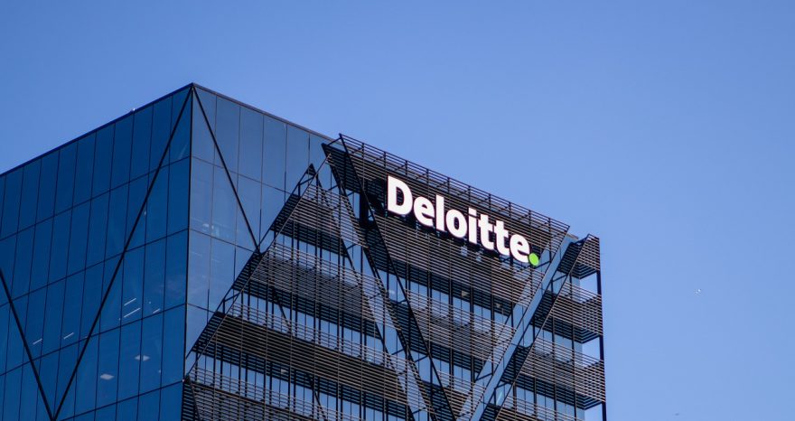 Rinnovabili • Deloitte sarà il primo network globale a formare tutte le sue persone sul cambiamento climatico