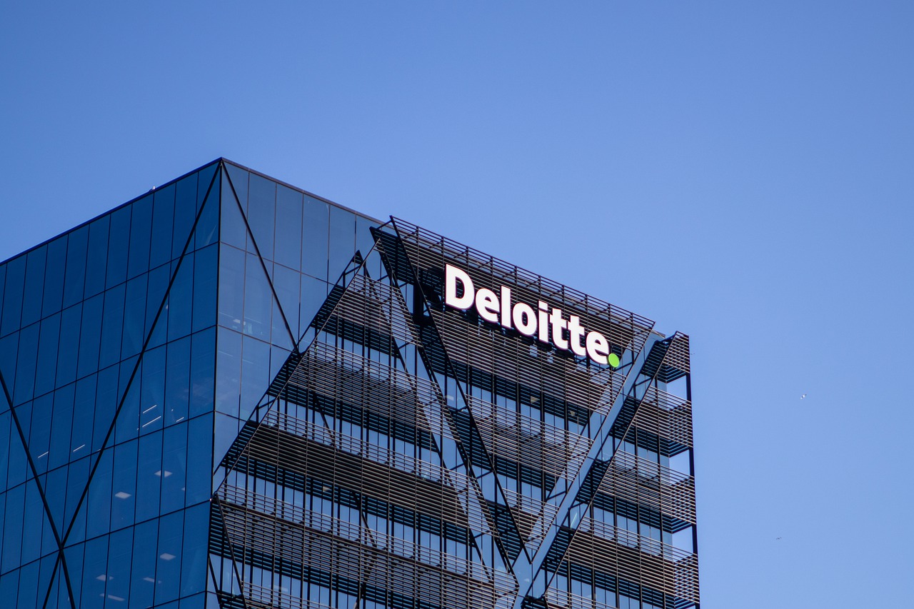 Rinnovabili • Deloitte sarà il primo network globale a formare tutte le sue persone sul cambiamento climatico