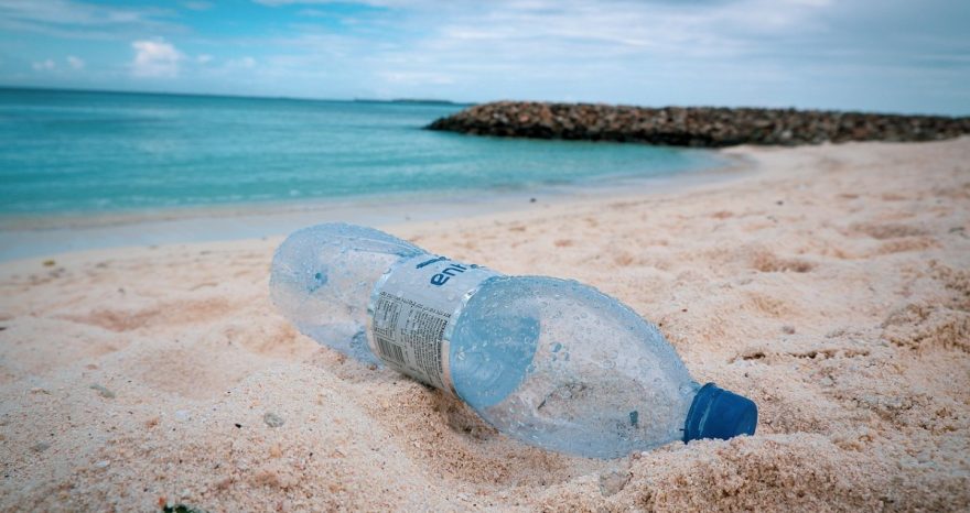 Rinnovabili • Inquinamento da plastica: nel Mediterraneo galleggiano 17mila t di rifiuti