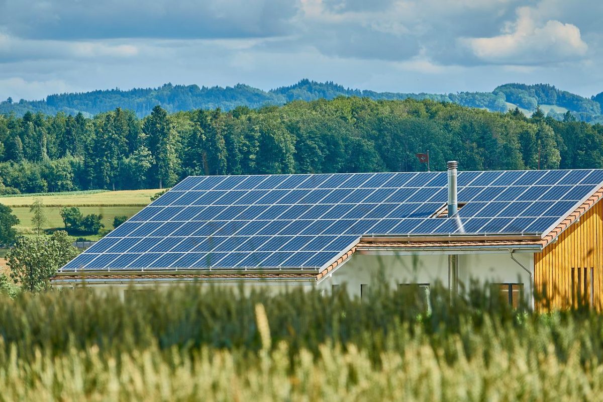 Rinnovabili • Piano Repower EU: le anticipazioni su tetti fotovoltaici e permitting rapido