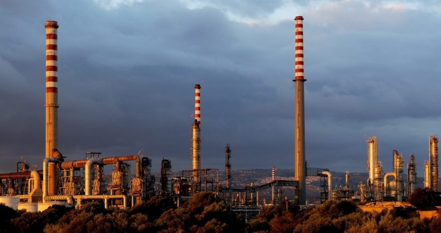 Rinnovabili • Raffineria di Priolo: Cingolani apre alla nazionalizzazione dell’impianto Lukoil