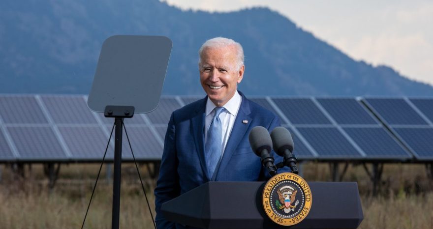 Rinnovabili • Pacchetto sul clima: Biden strappa l’ok per un piano da 370 mld