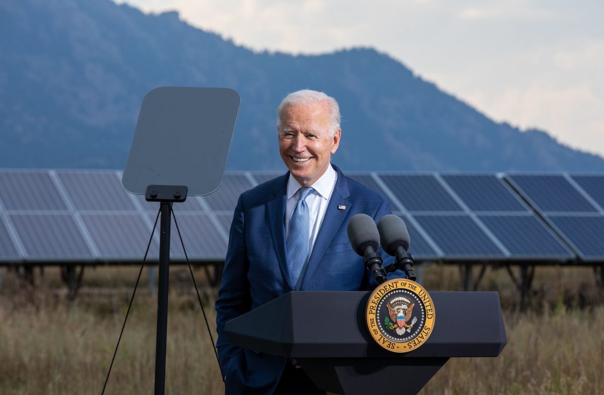 Rinnovabili • Pacchetto sul clima: Biden strappa l’ok per un piano da 370 mld