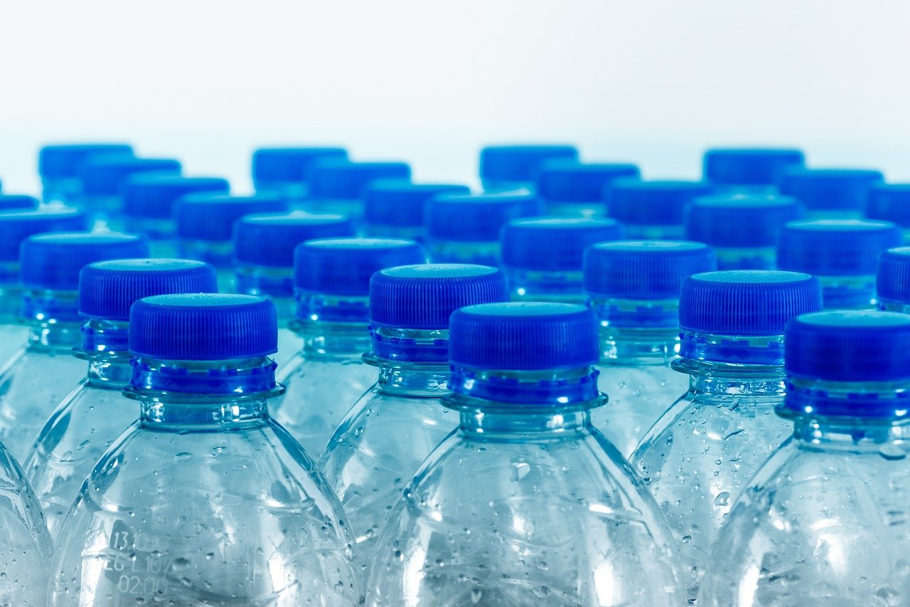 Rinnovabili • acqua in bottiglia