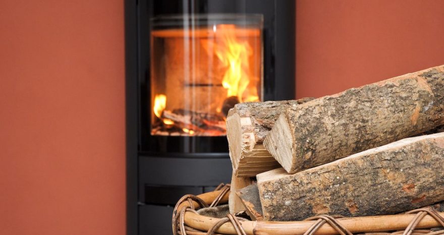 Rinnovabili • riscaldamento domestico a biomasse legnose
