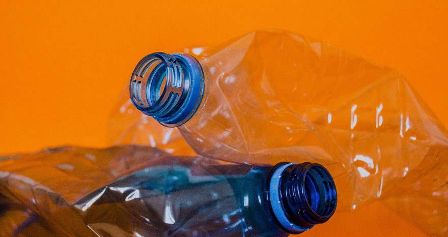 Rinnovabili • Rinvio plastic tax: in 4 anni costa all’Italia 1,2 miliardi