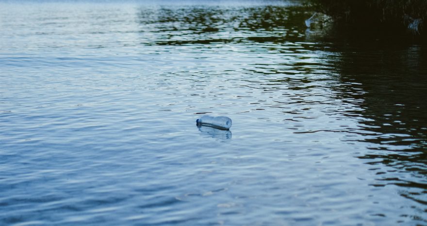 Rinnovabili • Rifiuti nei fiumi italiani: il 35% è plastica monouso