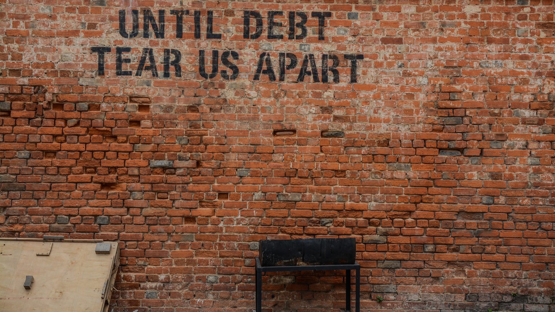 Rinnovabili • Crisi del debito e clima: i più vulnerabili spendono 12,5 volte più per il debito che per l’adattamento
