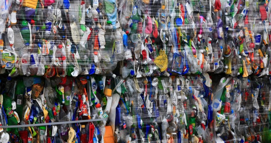 Rinnovabili • Rifiuti plastici: UE dice stop all’export