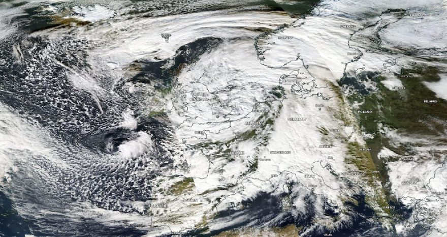 Rinnovabili • Tempesta Ciarán sull’Europa: pioggia e venti record anche in Italia