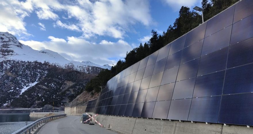 Rinnovabili • fotovoltaico verticale alpino