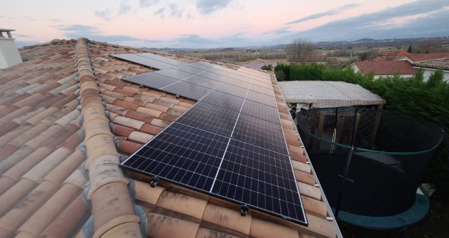 Rinnovabili • Pannelli fotovoltaici a doppio vetro: le soluzioni di Trinasolar per tetti solari