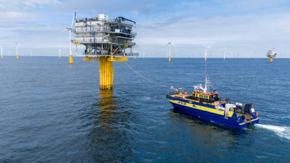Rinnovabili • Ecco il primo caricabatterie eolico offshore per barche elettriche