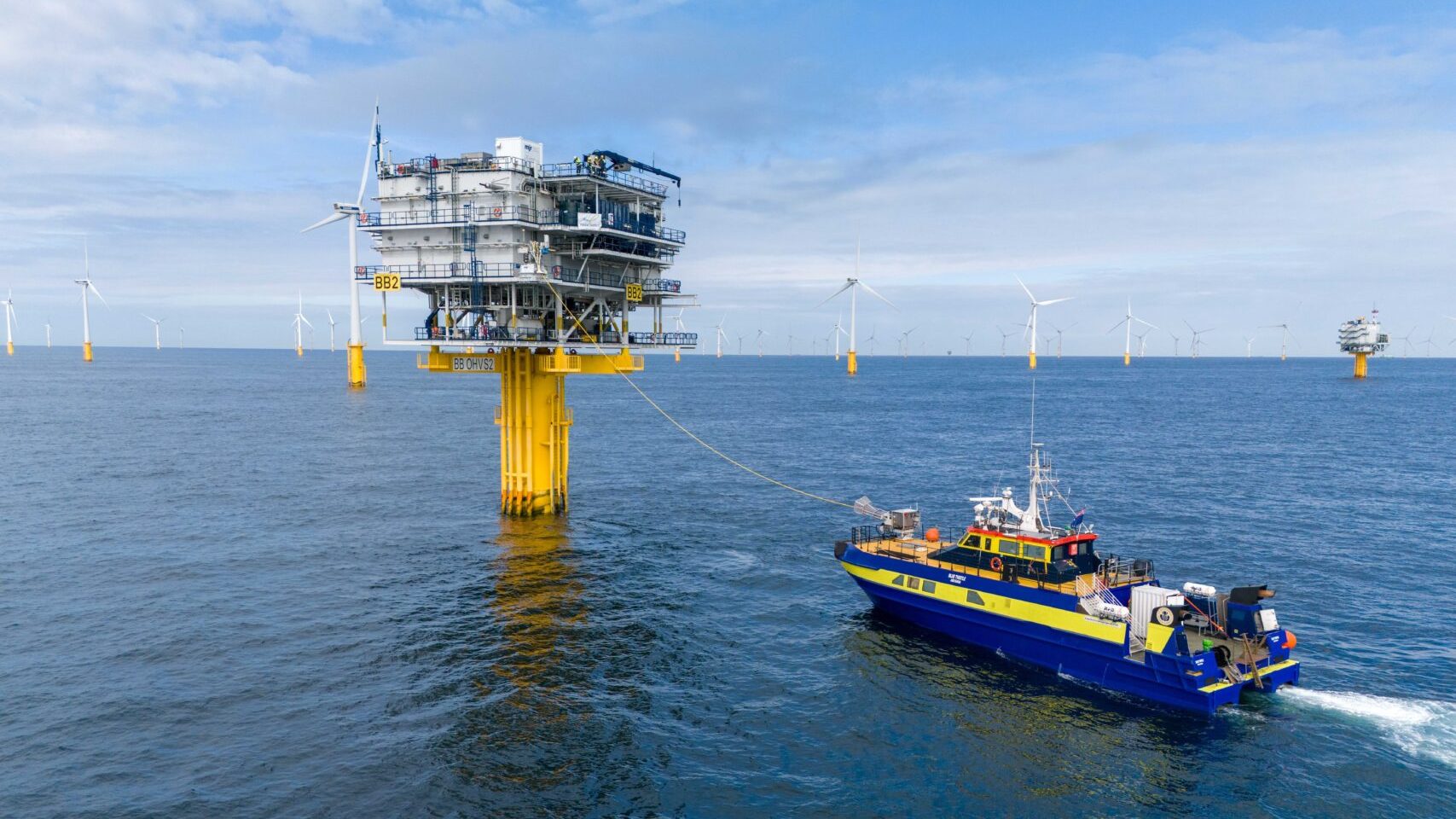 Ecco il primo caricabatterie eolico offshore per barche elettriche