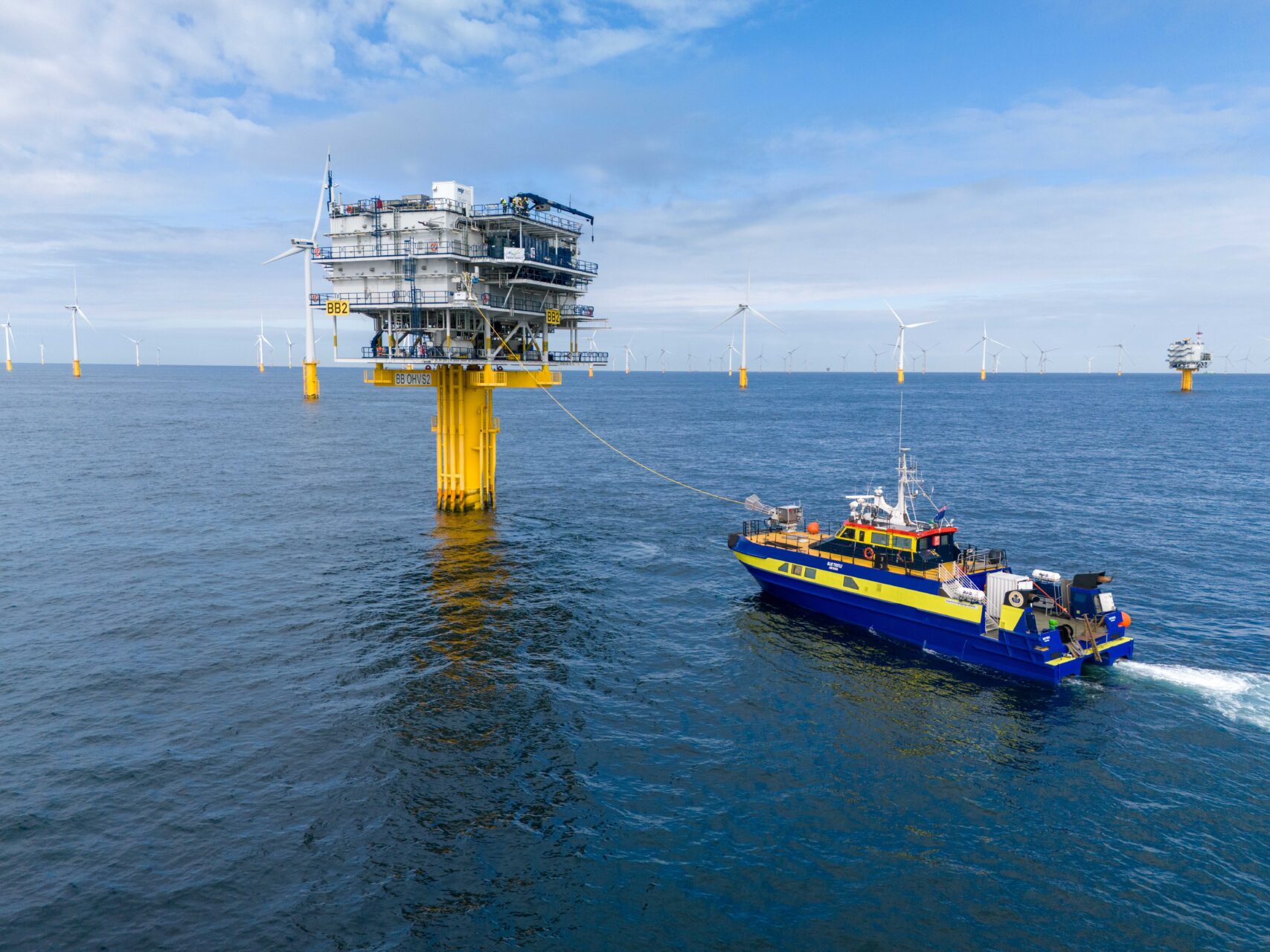 Rinnovabili • Ecco il primo caricabatterie eolico offshore per barche elettriche