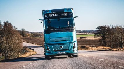 Rinnovabili • Camion Elettrici: Volvo fa il record con 600 km di autonomia