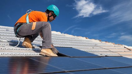 Rinnovabili • Posti di lavoro nel fotovoltaico, cosa dicono i dati sull'occupazione?