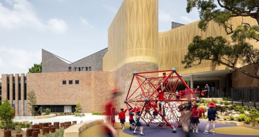 Rinnovabili • L’Edificio dell’anno 2024 è una piccola scuola in Australia