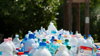 Rinnovabili • Plastica, male il settore europeo: flessione dell'8,3%. Resiste l'Italia